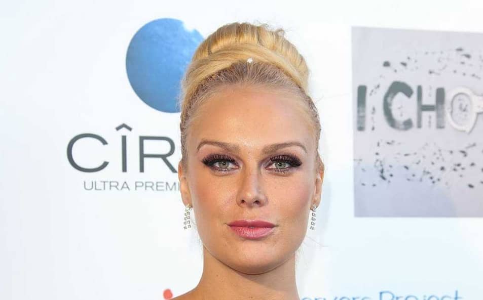 CariDee English